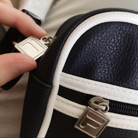 FILA Aubree Messenger bag in Navy - Picture 5 of 7